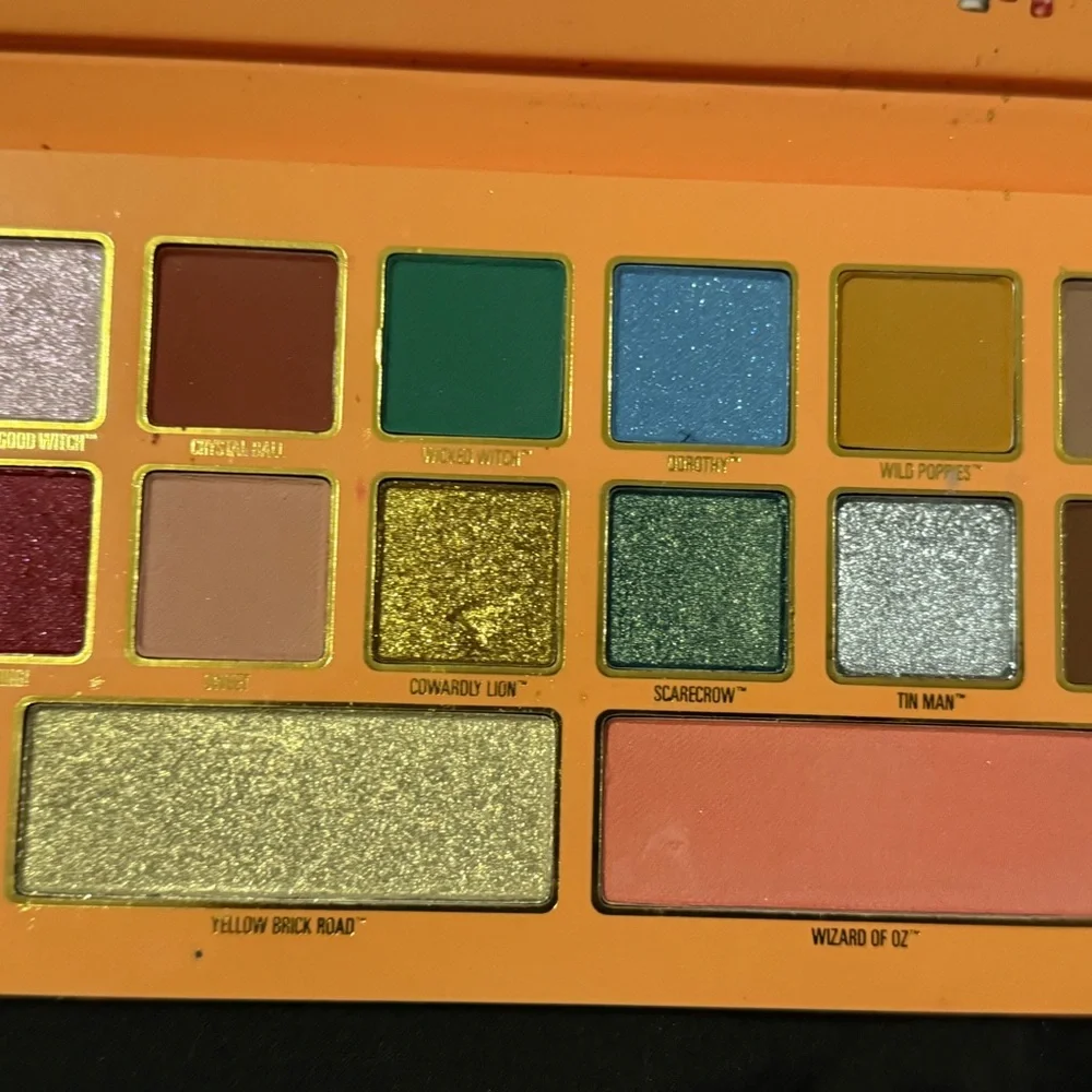 Kylie Cosmetics wizard of oz Eyeshadow Palette - Picture 3 of 3